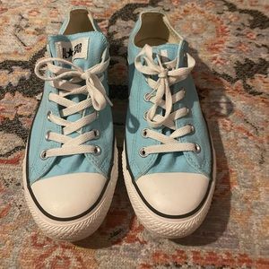 converse light blue